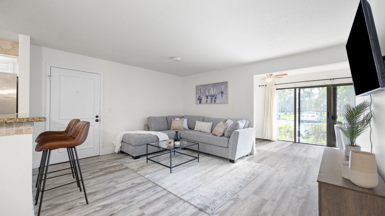 Photo of Livingroom in Hunt Club