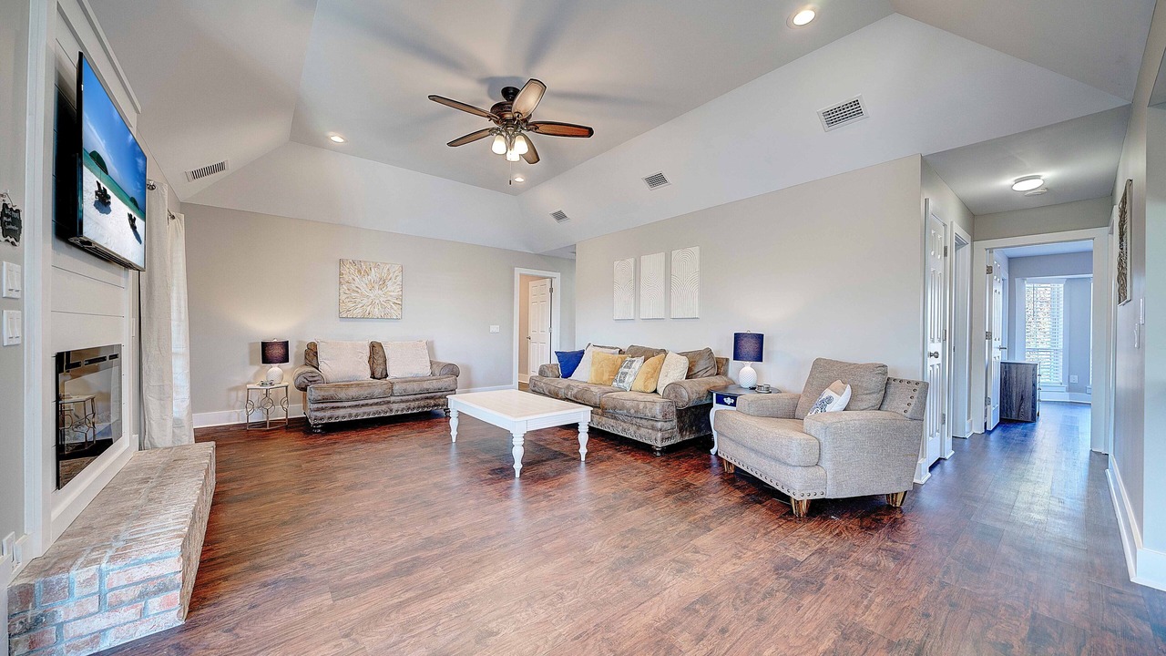 Photo of Livingroom in Lynn Haven