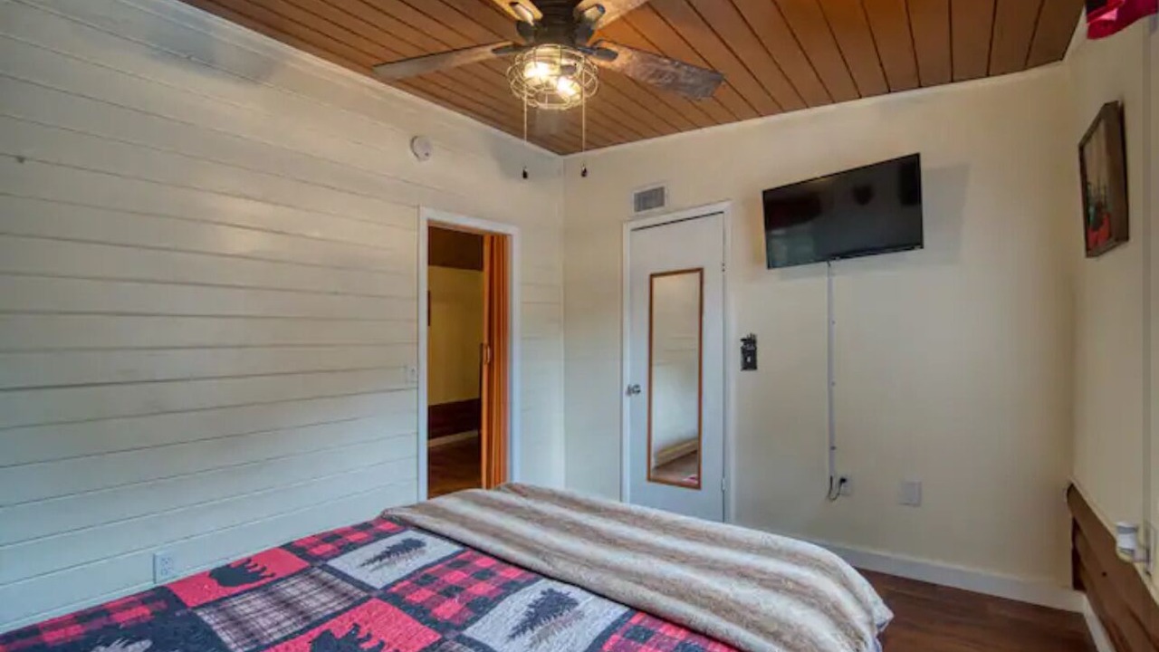 Photo of Bedroom in Bearss Plaza