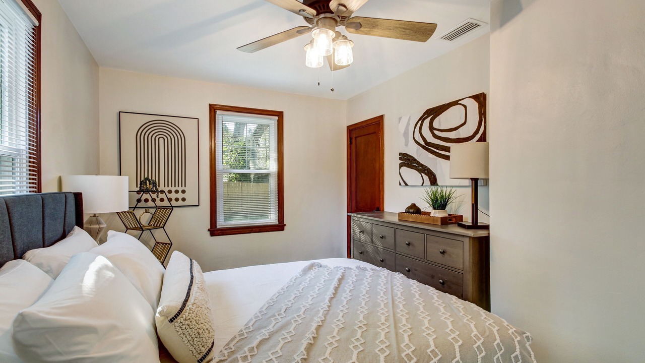 Photo of Bedroom in Murray Hill