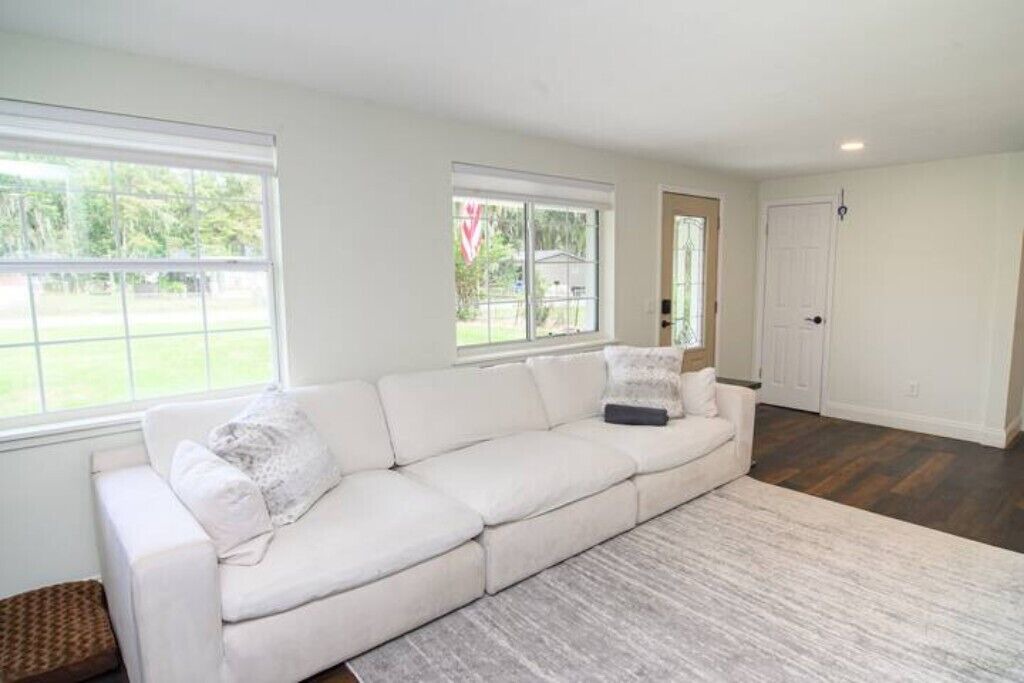 Photo of Livingroom in Doctors Inlet
