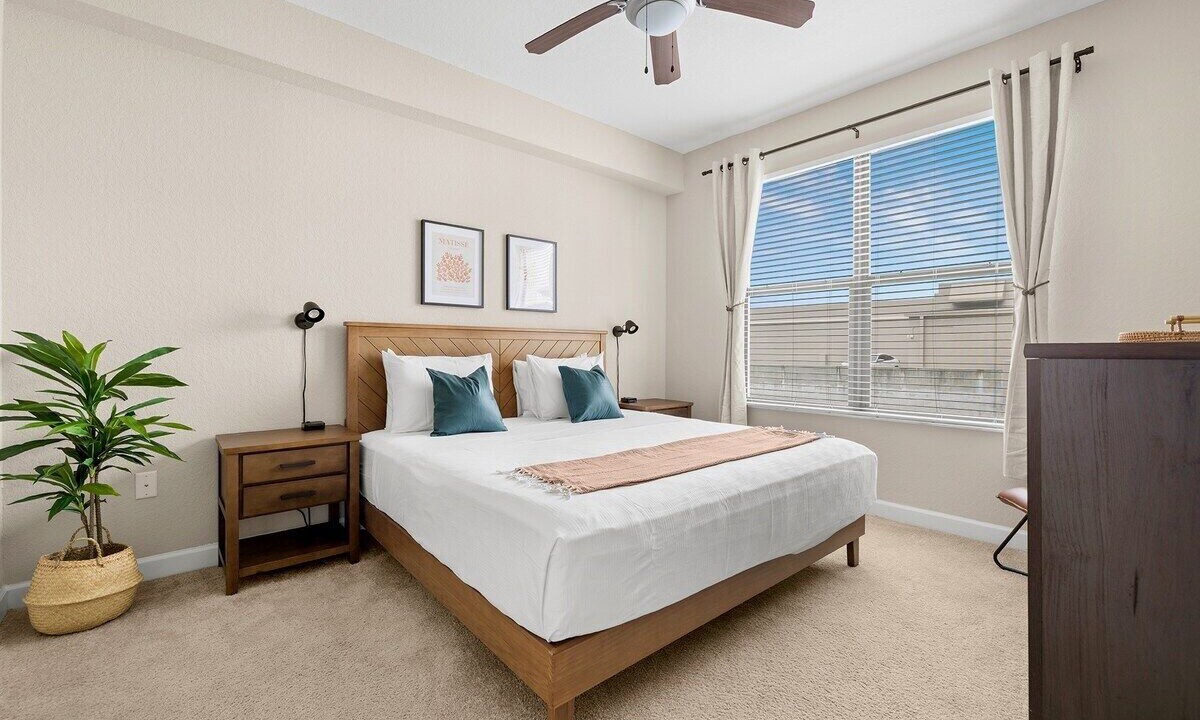 Photo of Bedroom in Carver City - Lincoln Gardens