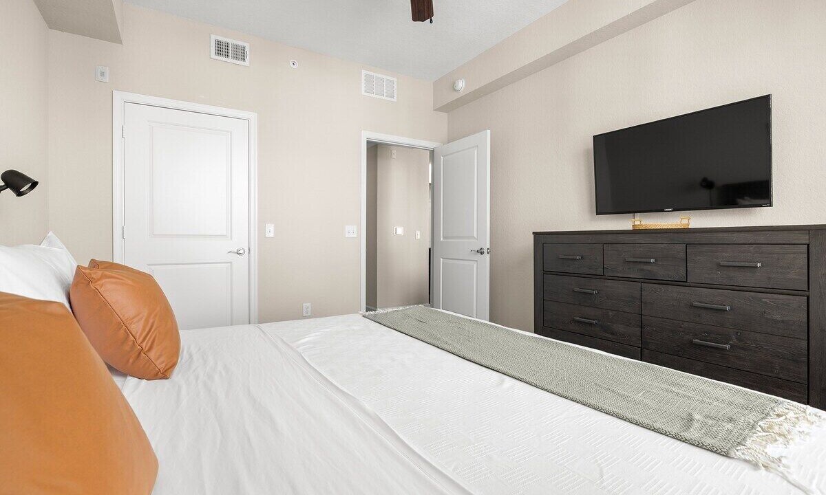 Photo of Bedroom in Carver City - Lincoln Gardens