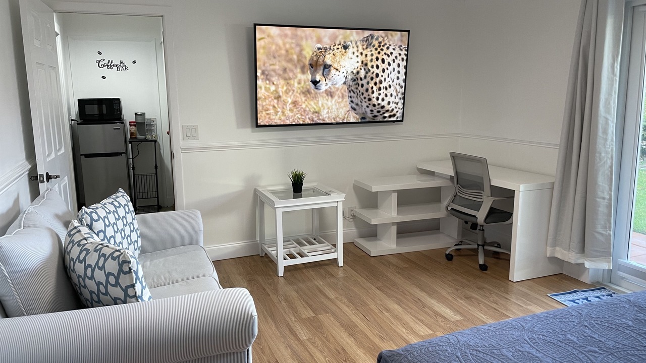 Photo of Bedroom in Greenview Shores