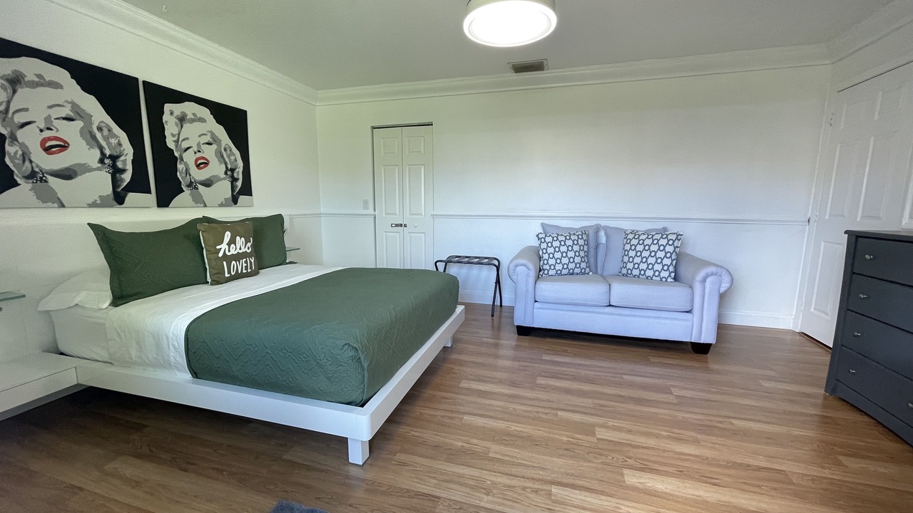Photo of Bedroom in Greenview Shores