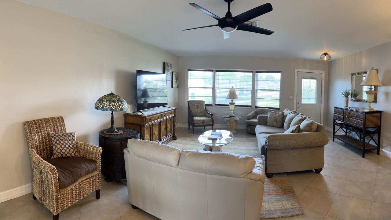 Photo of Livingroom in Willoughby Acres
