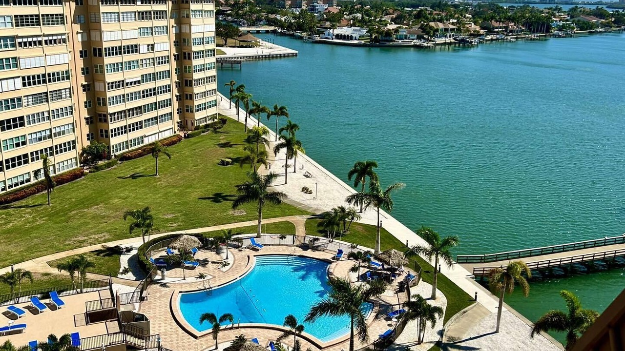 Photo of Outdoor in Bayway Isles