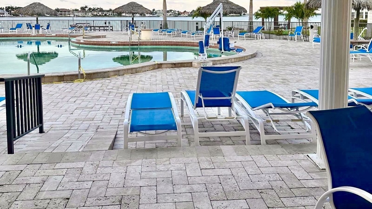 Photo of Outdoor in Bayway Isles