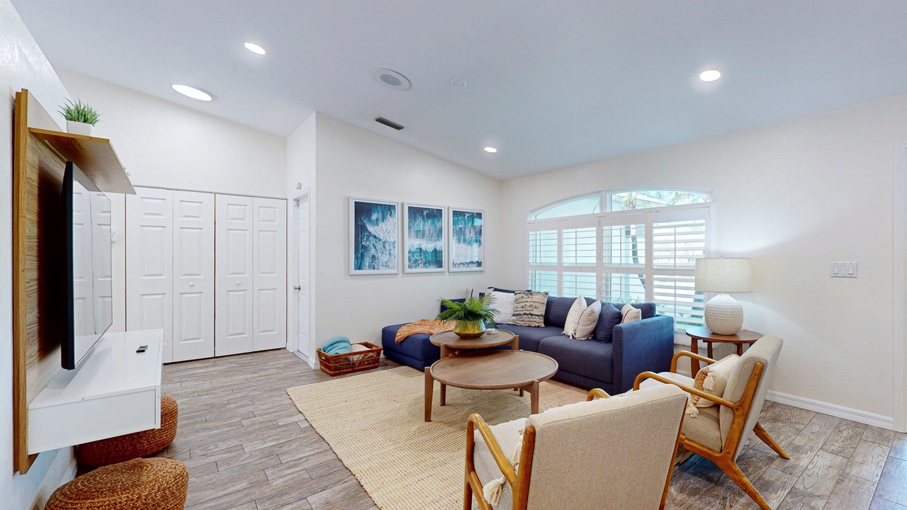 Photo of Livingroom in Willoughby Acres