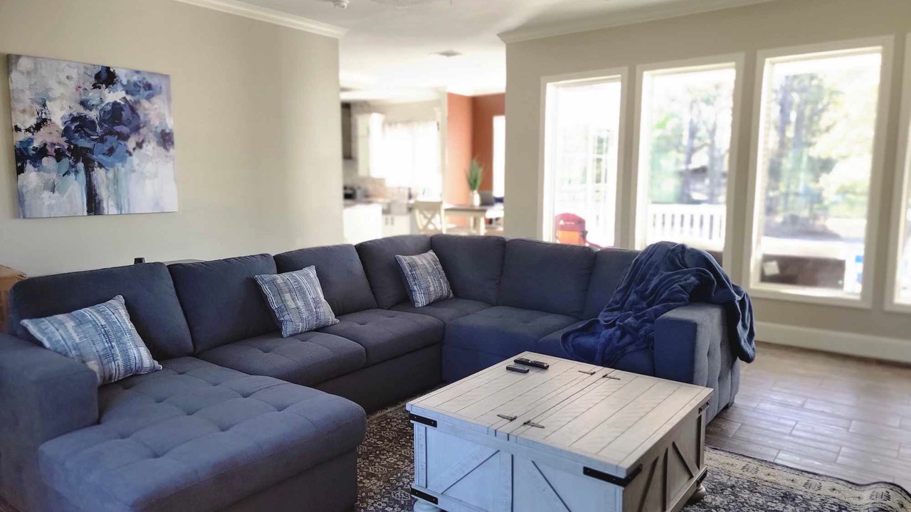 Photo of Livingroom in Bronson