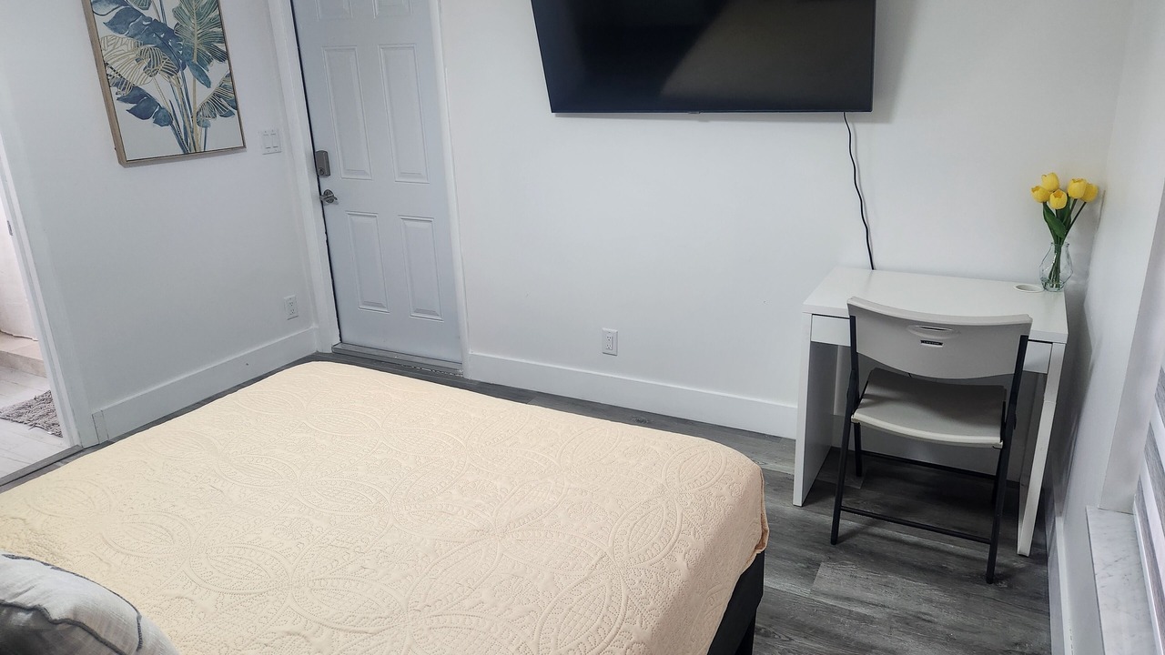 Photo of Bedroom in Greenview Shores