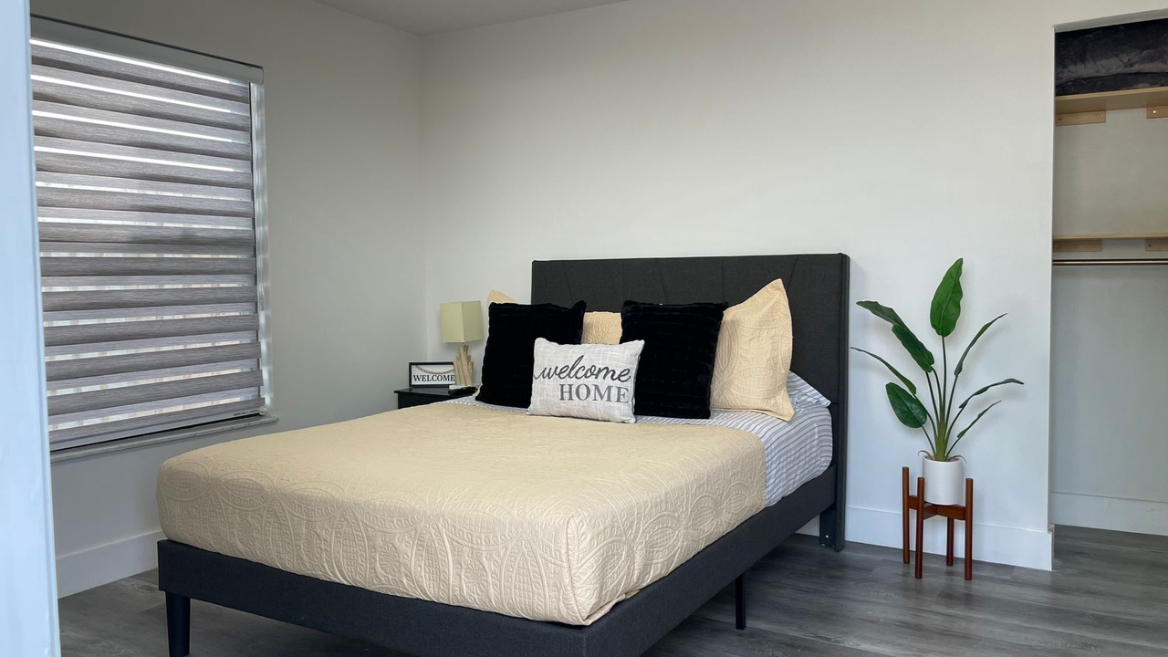 Photo of Bedroom in Greenview Shores