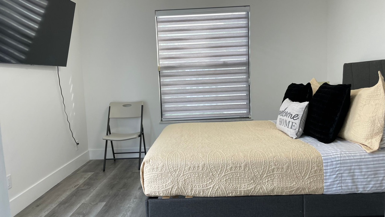 Photo of Bedroom in Greenview Shores