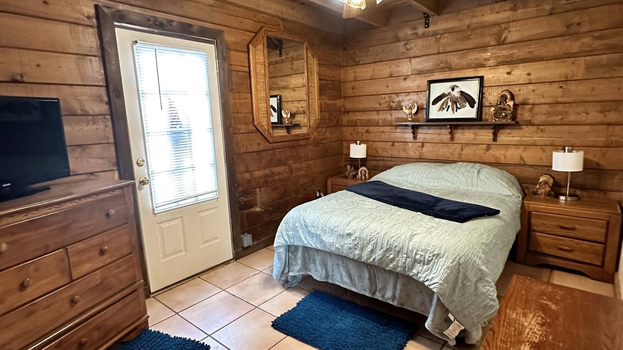 Photo of Bedroom in Okeechobee