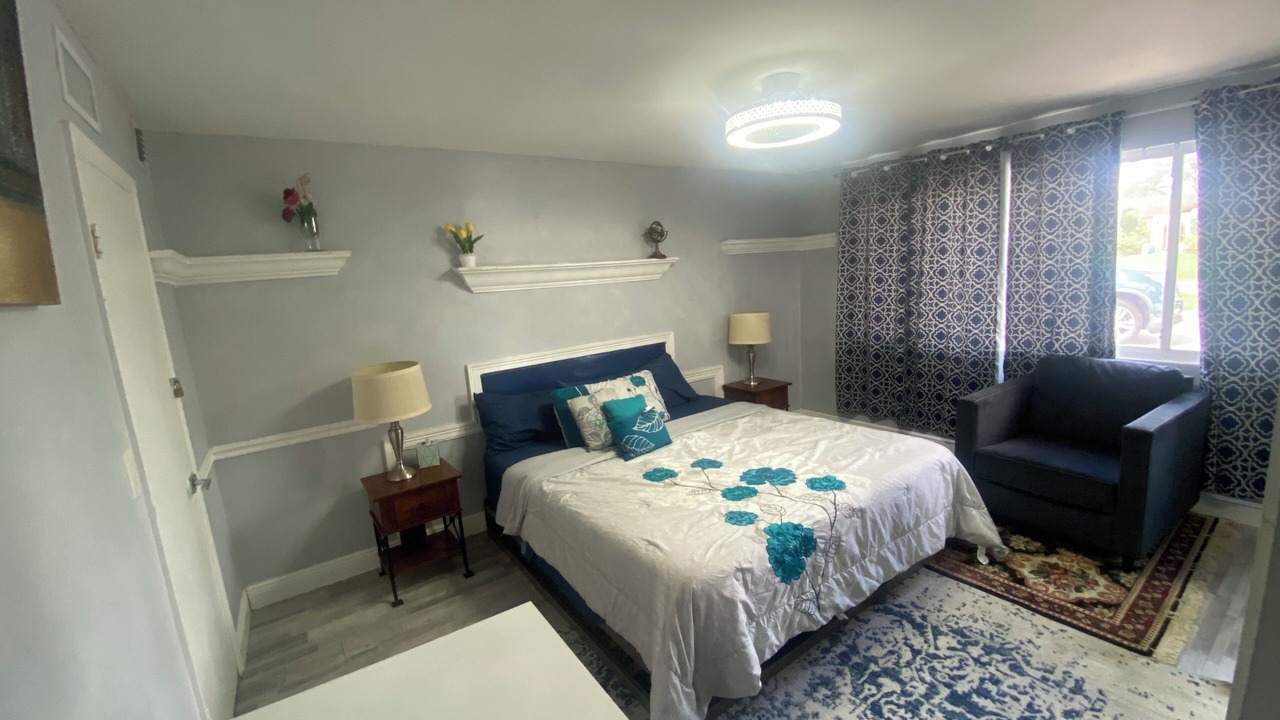 Photo of Bedroom in Florida Gardens