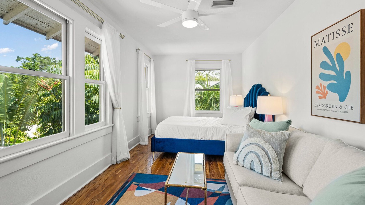 Photo of Livingroom in Downtown