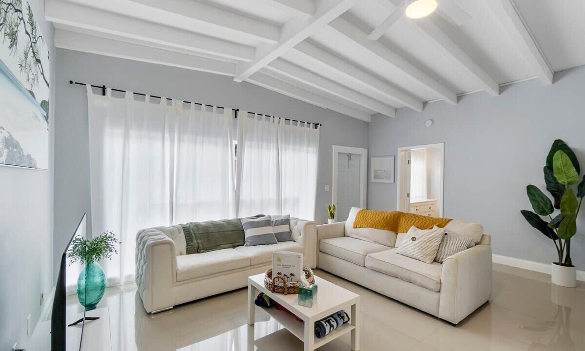 Photo of Livingroom in Dolphin Isles