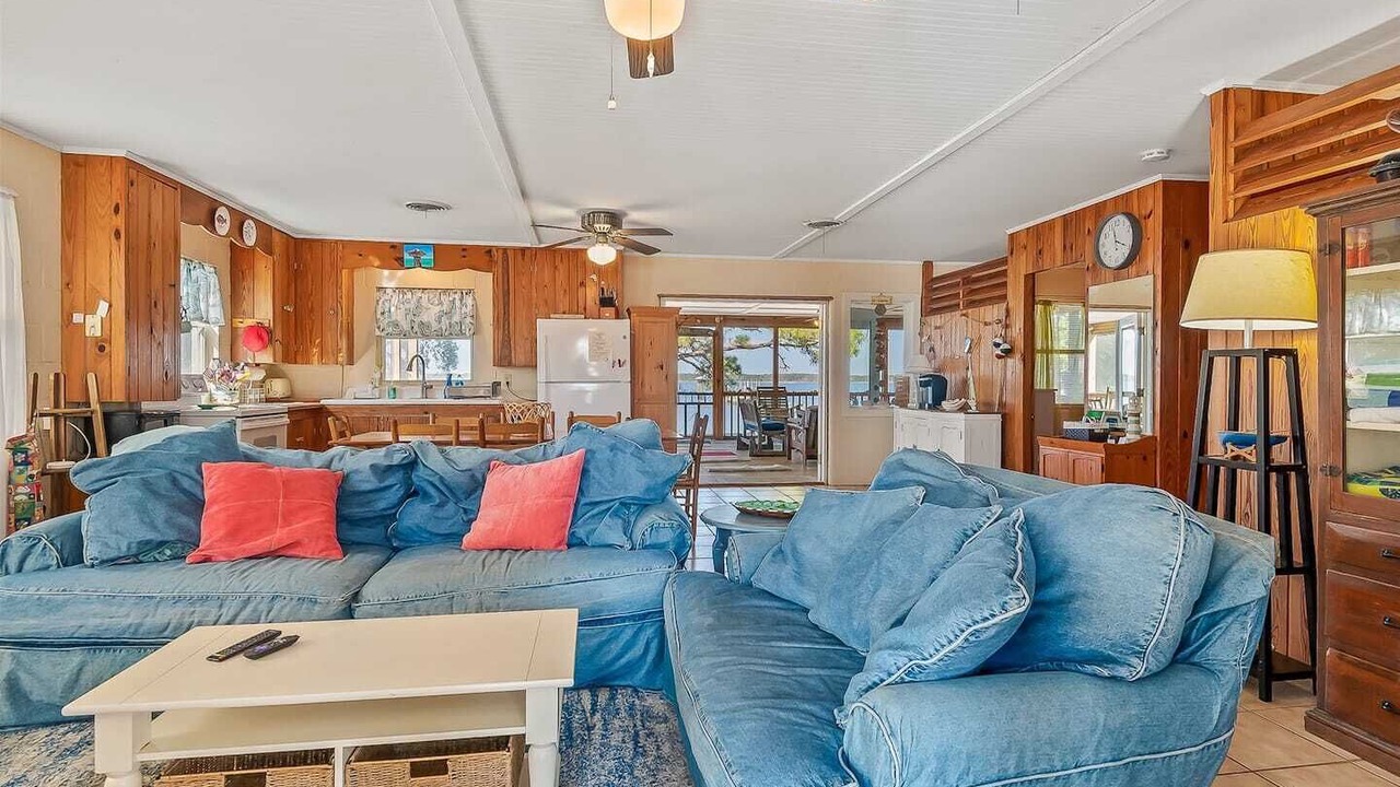 Photo of Livingroom in Alligator Point