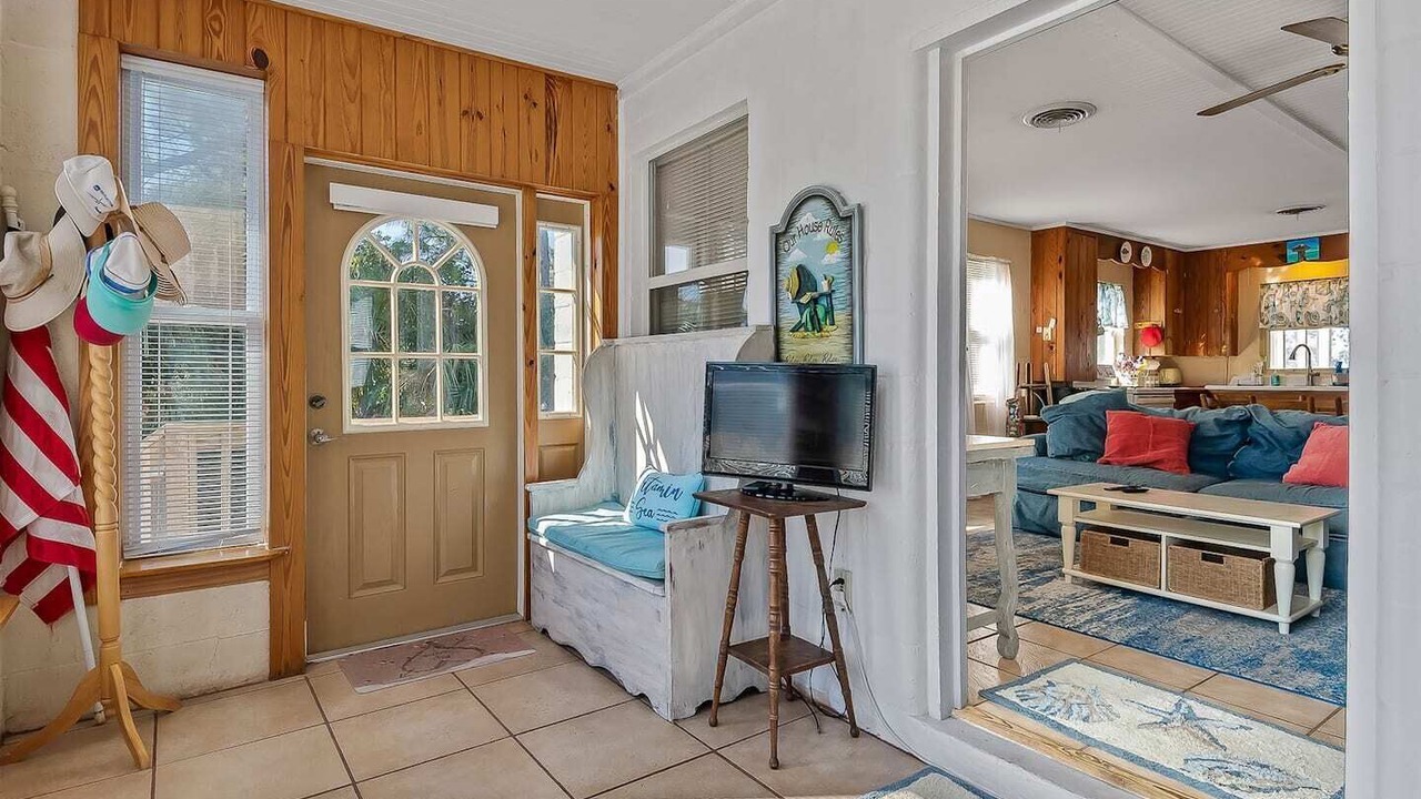 Photo of Livingroom in Alligator Point