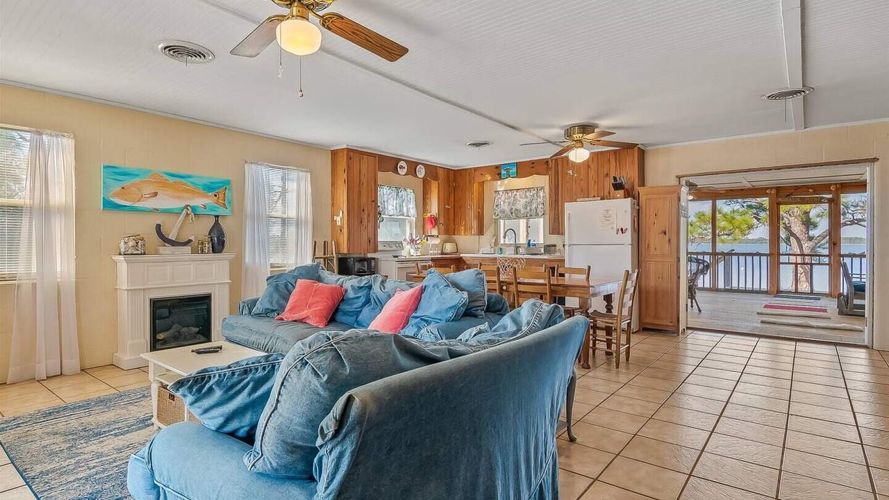 Photo of Livingroom in Alligator Point