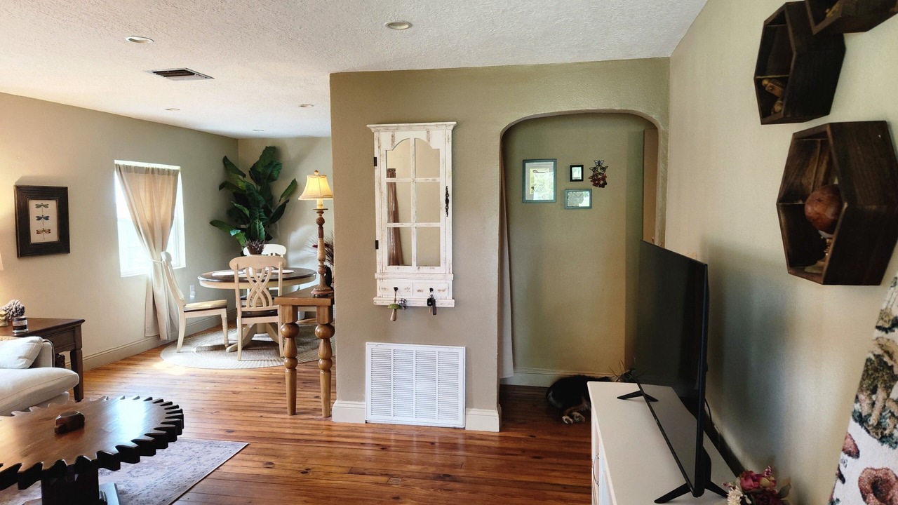 Photo of Livingroom in Baldwin Park