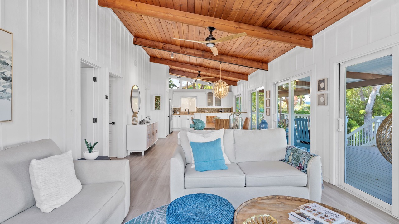 Photo of Livingroom in Venetian Shores