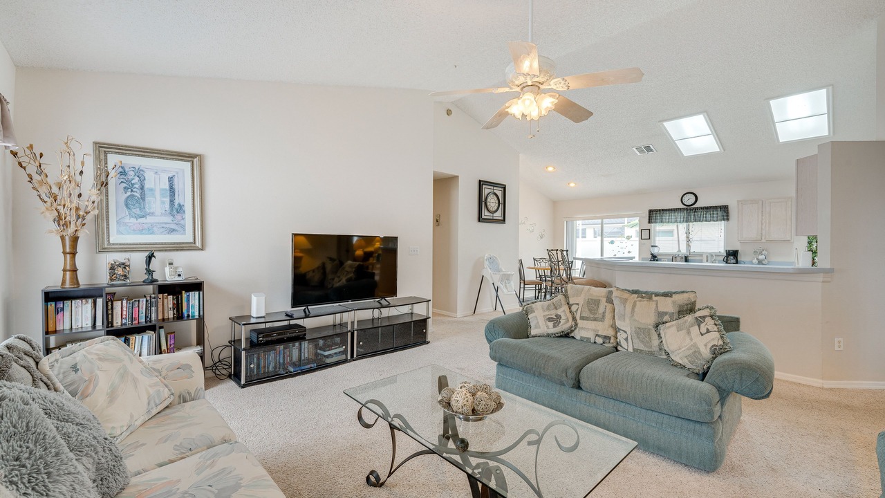 Photo of Livingroom in Lindfields