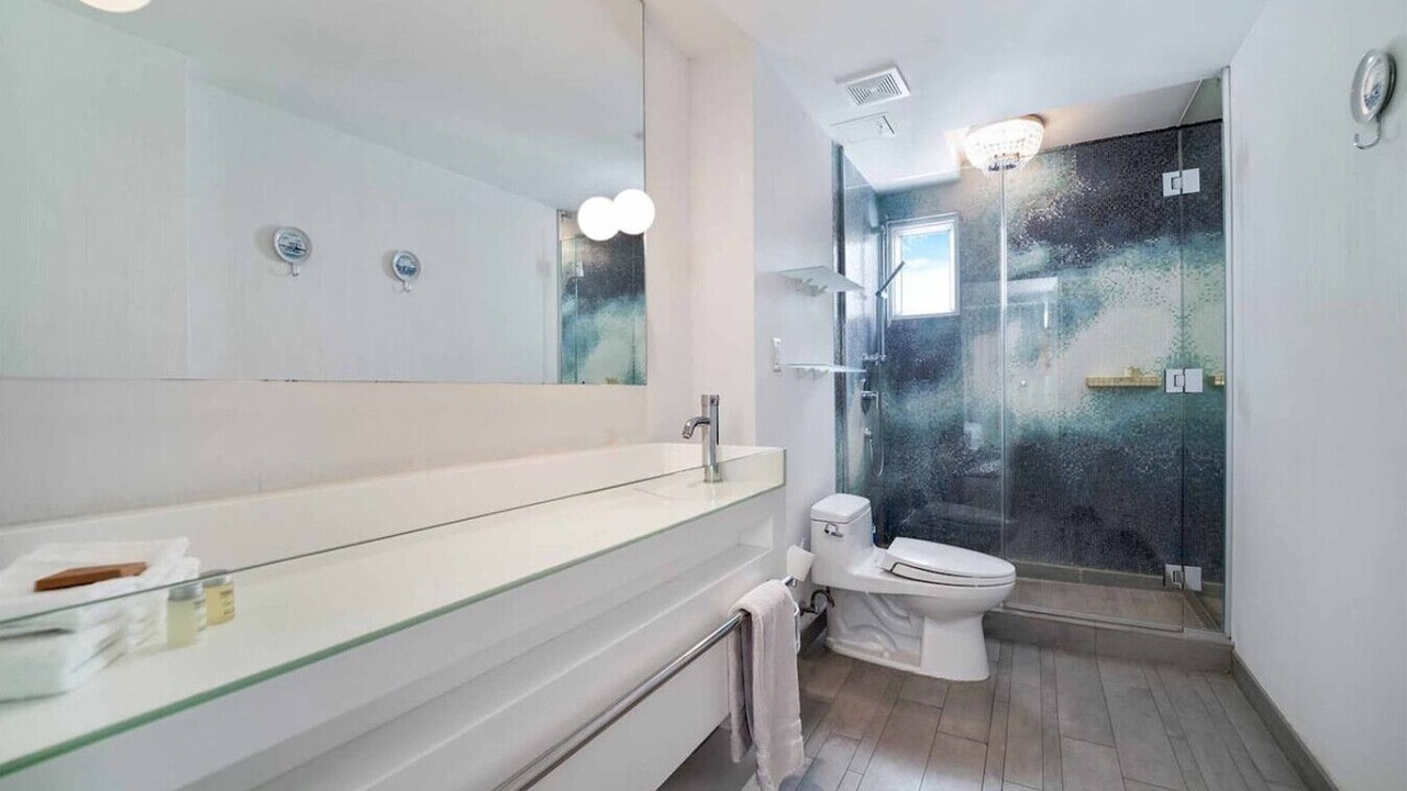 Photo of Bathroom in West Avenue