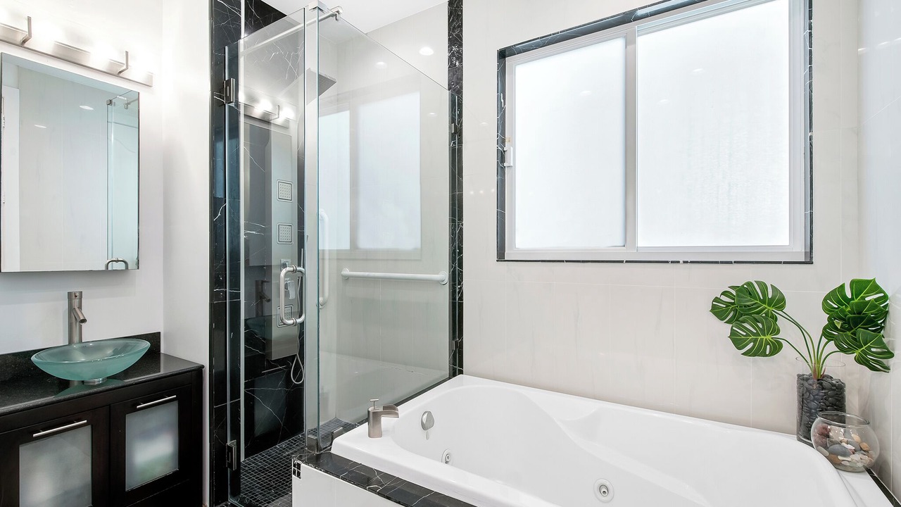 Photo of Bathroom in Harbordale