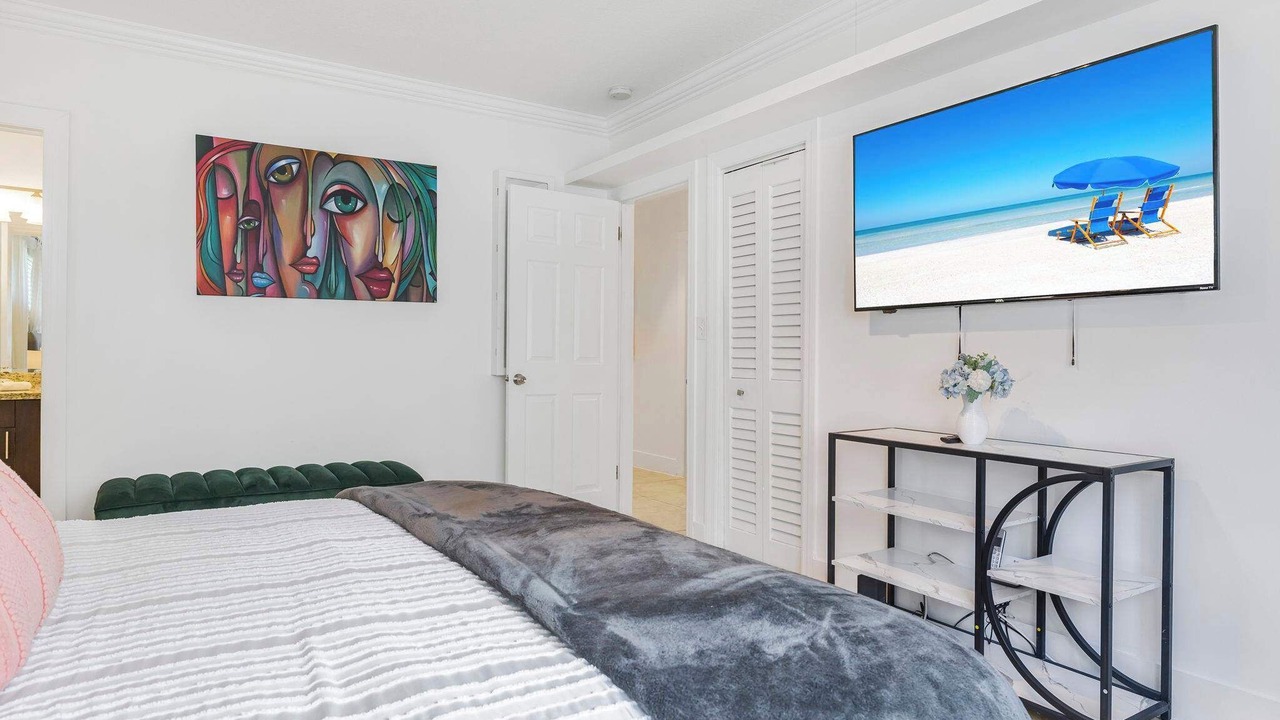 Photo of Bedroom in Biscayne Park