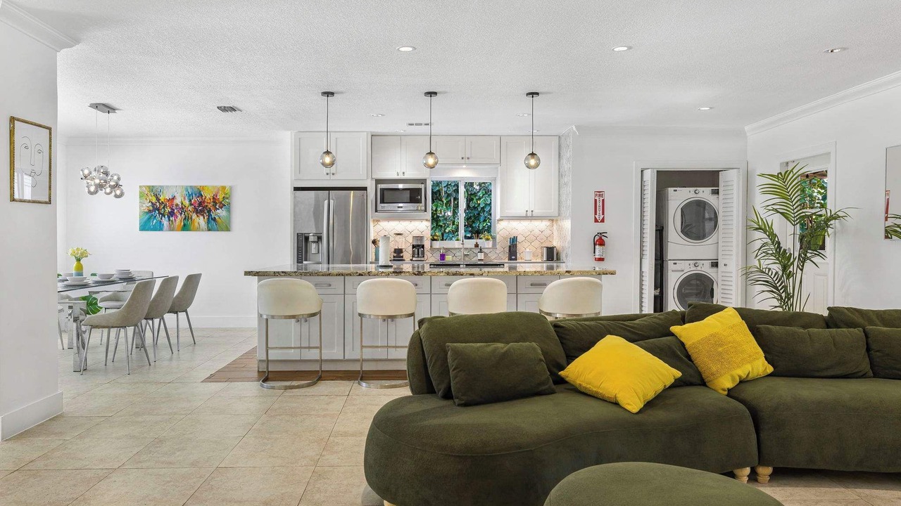 Photo of Livingroom in Biscayne Park