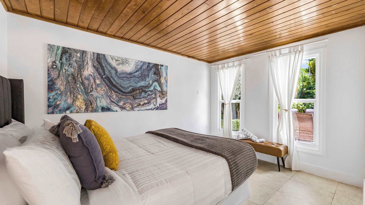 Photo of Bedroom in Biscayne Park