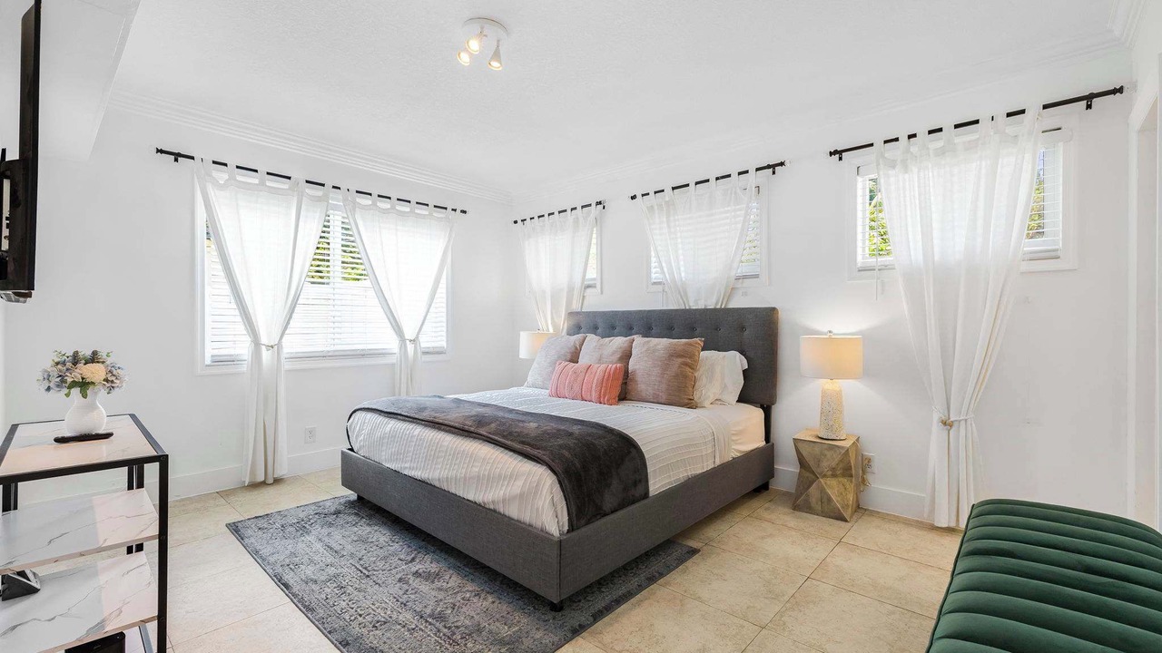 Photo of Bedroom in Biscayne Park