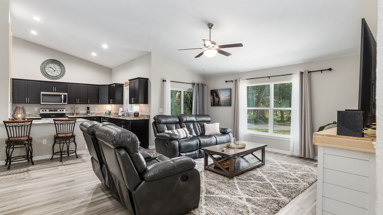 Photo of Livingroom in Candler