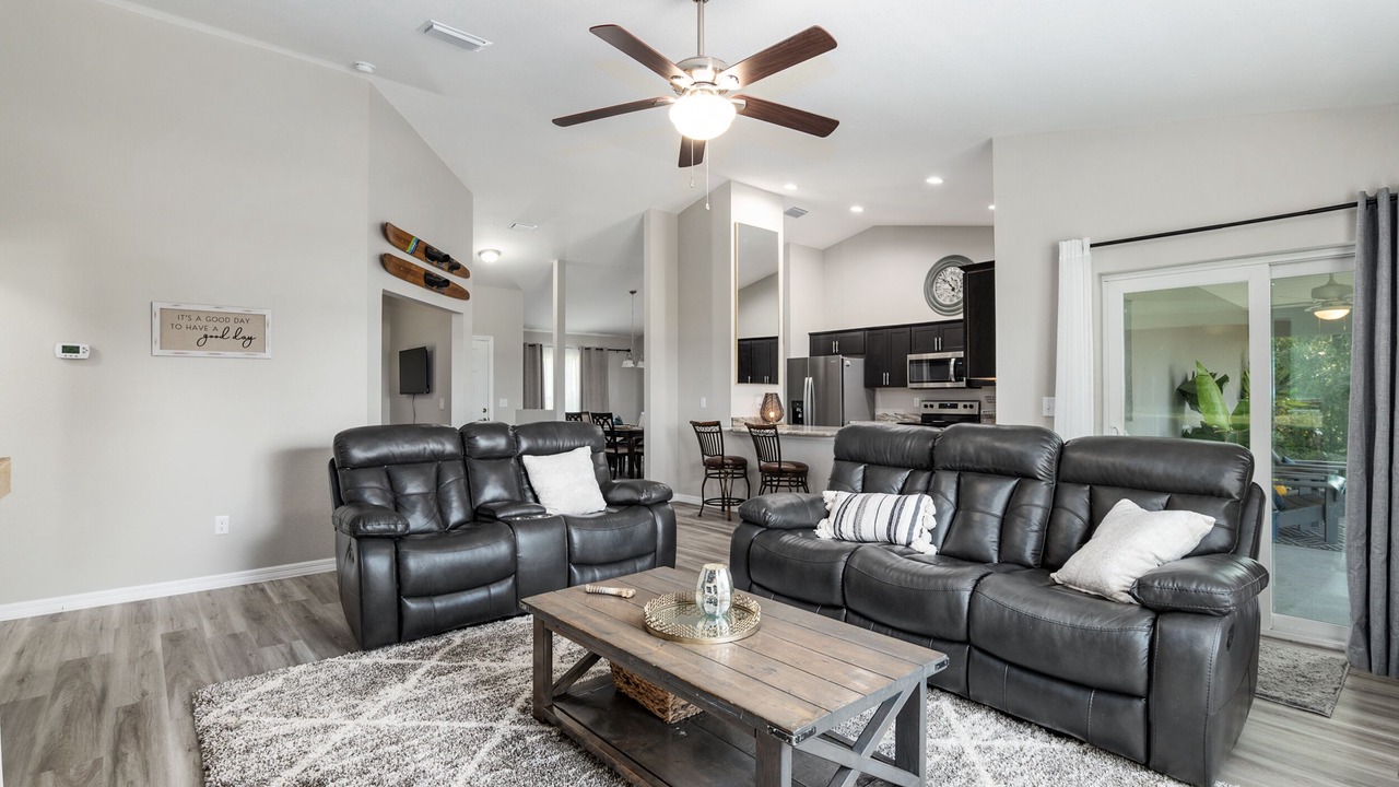 Photo of Livingroom in Candler