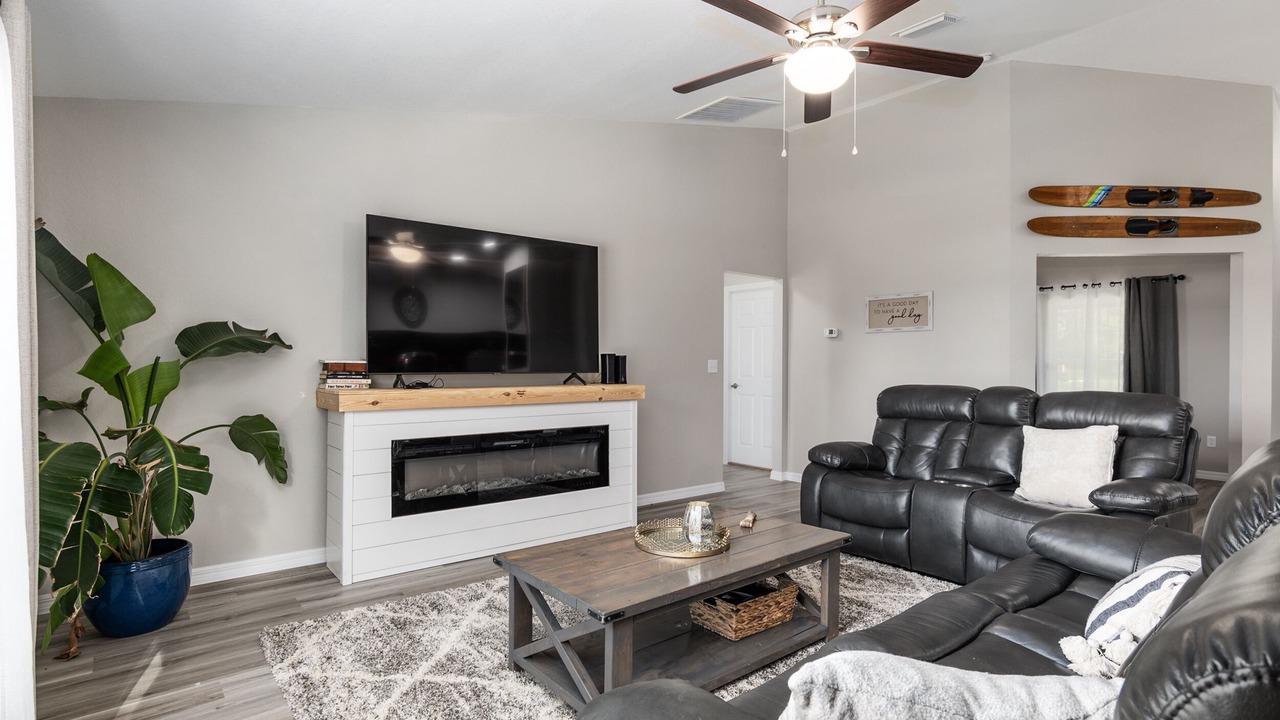 Photo of Livingroom in Candler