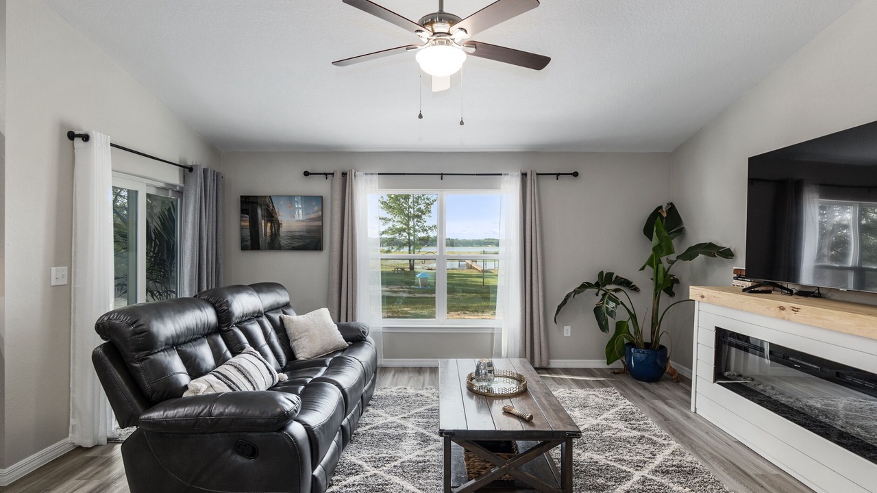 Photo of Livingroom in Candler