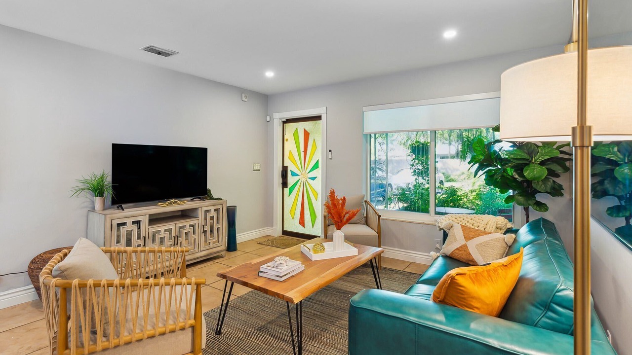 Photo of Livingroom in Oakland Park