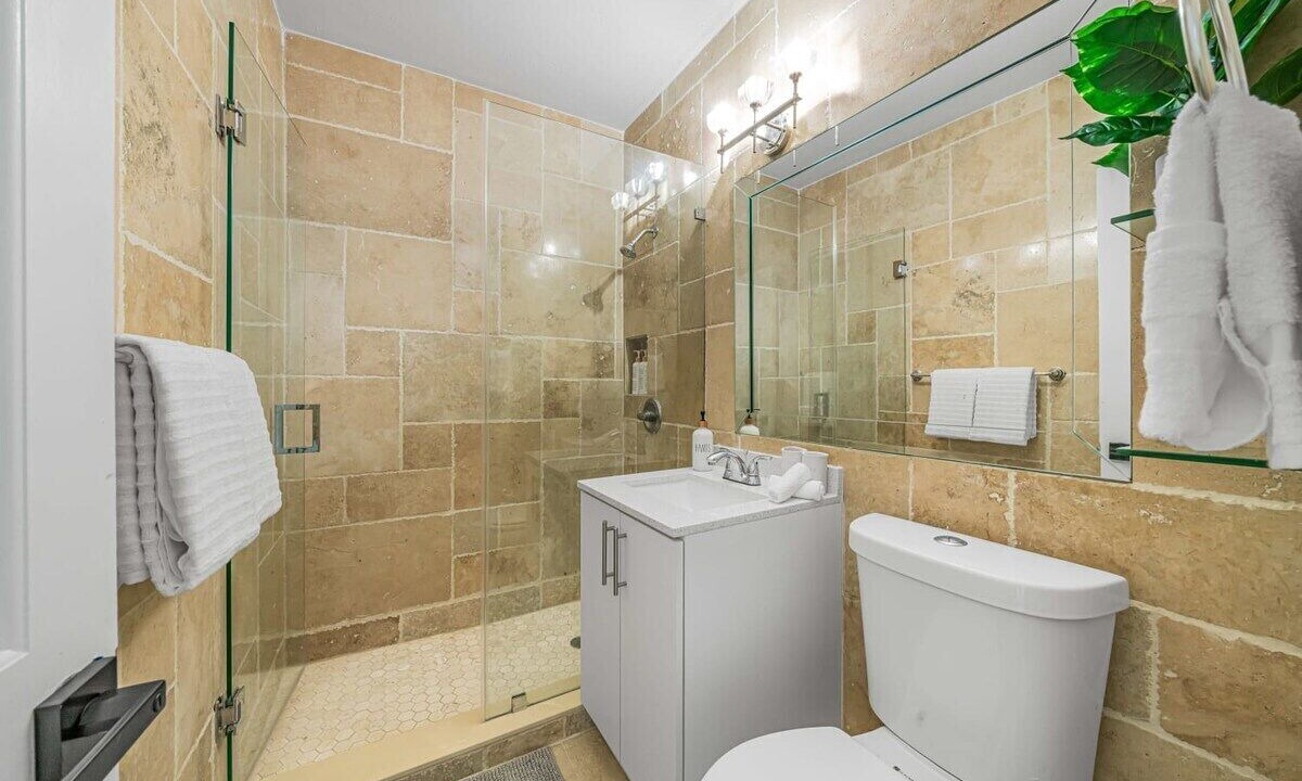 Photo of Bathroom in Golden Glades