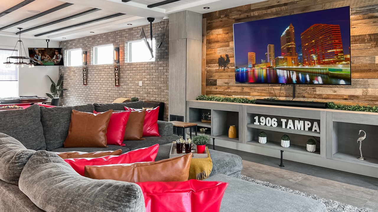 Photo of Livingroom in North Hyde Park