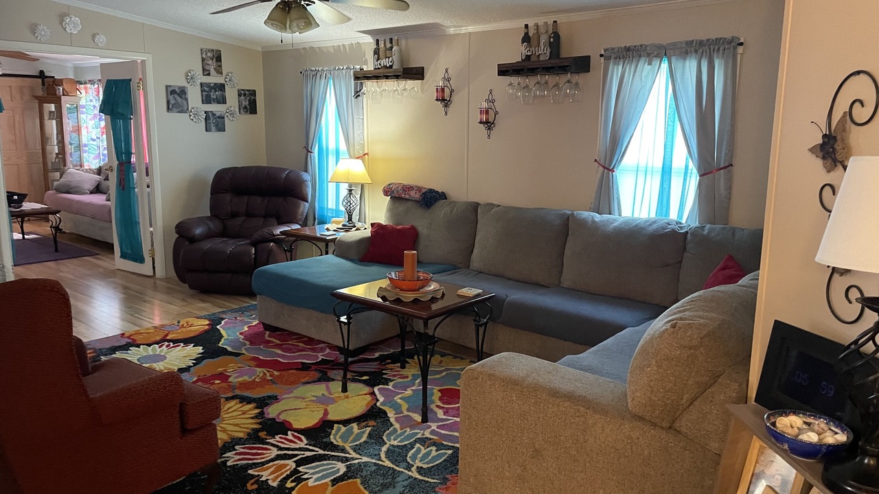 Photo of Livingroom in Barefoot Bay