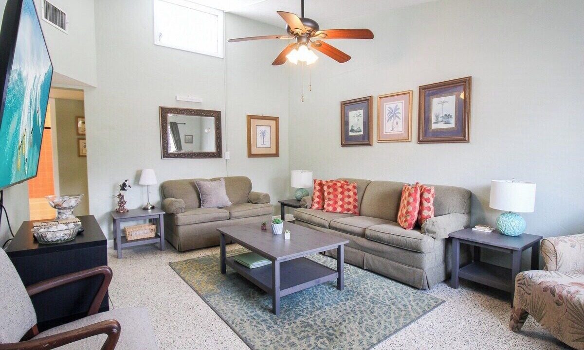 Photo of Livingroom in Golden Beach