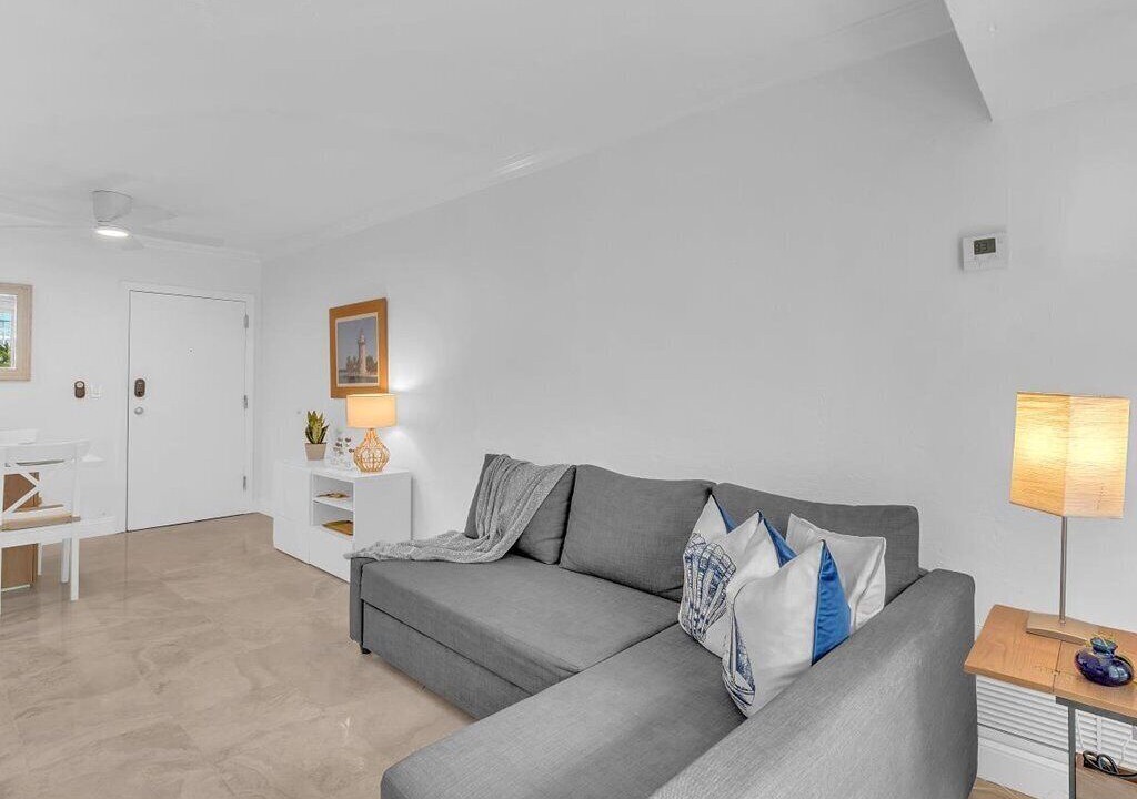 Photo of Livingroom in Key Biscayne