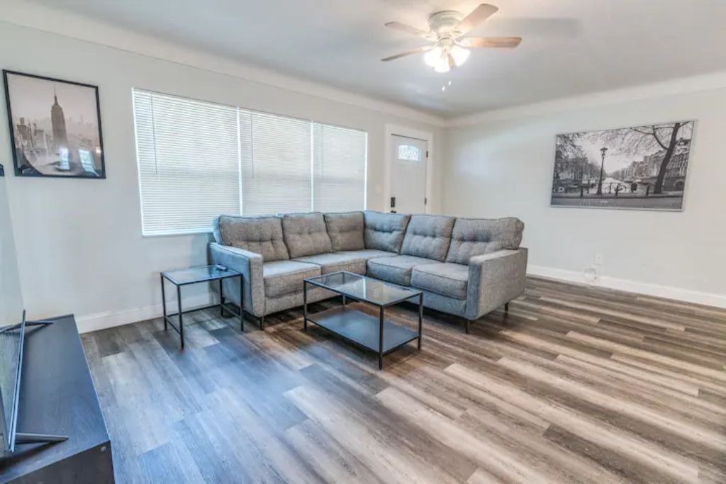 Photo of Livingroom in Bayview