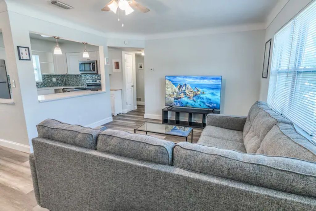 Photo of Livingroom in Bayview