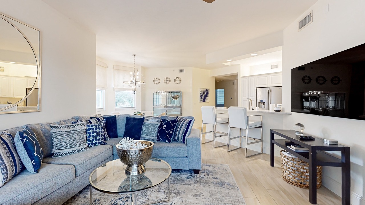 Photo of Livingroom in Vanderbilt Beach