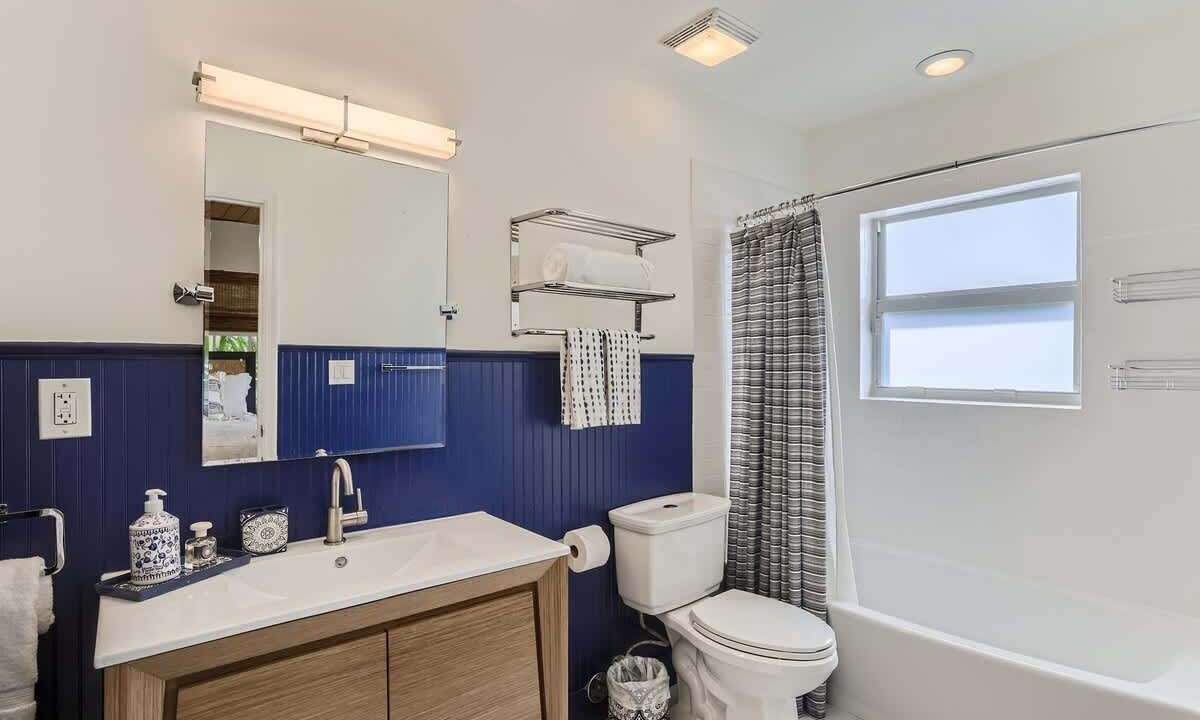 Photo of Bathroom in Parrot Cove