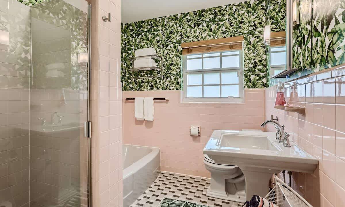 Photo of Bathroom in Parrot Cove