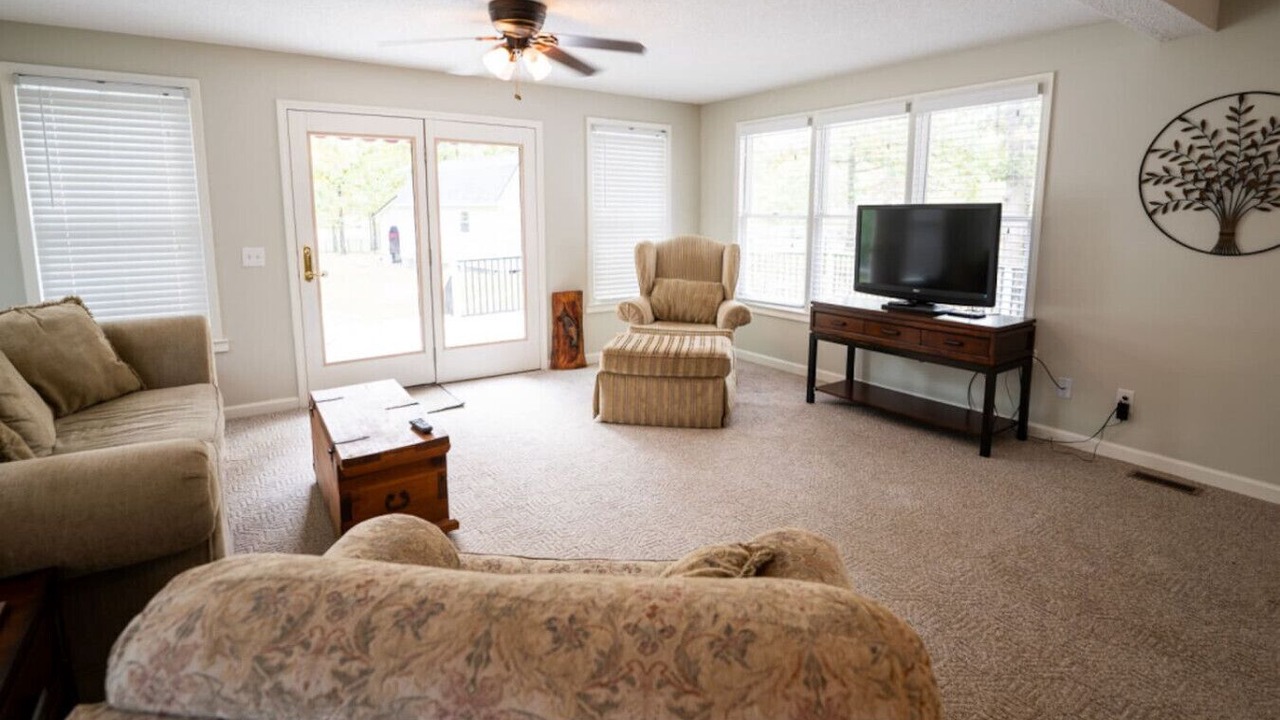 Photo of Livingroom in Cedar Bluff