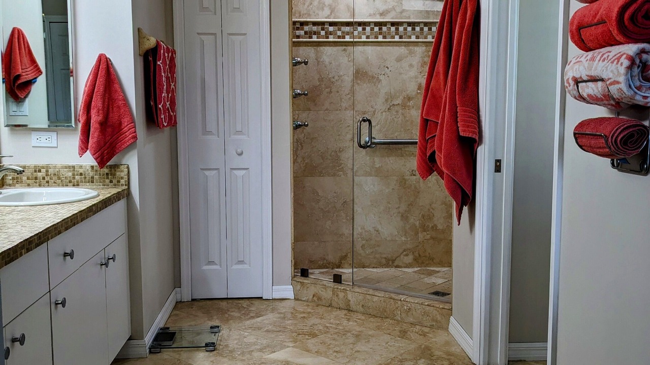 Photo of Bathroom in Trafalgar